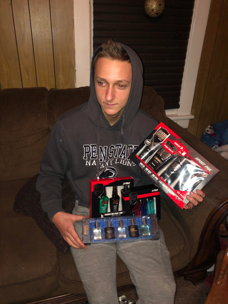 Fichier:photo anniversaire Célestin coffret Scorpio.png