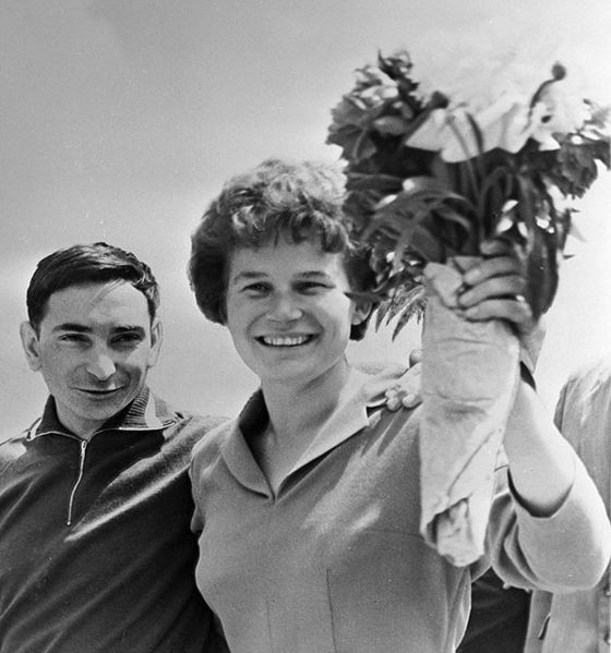 Fichier:RIAN archive 15491 Valery Bykovsky and Valentina Tereshkova-1-.jpg